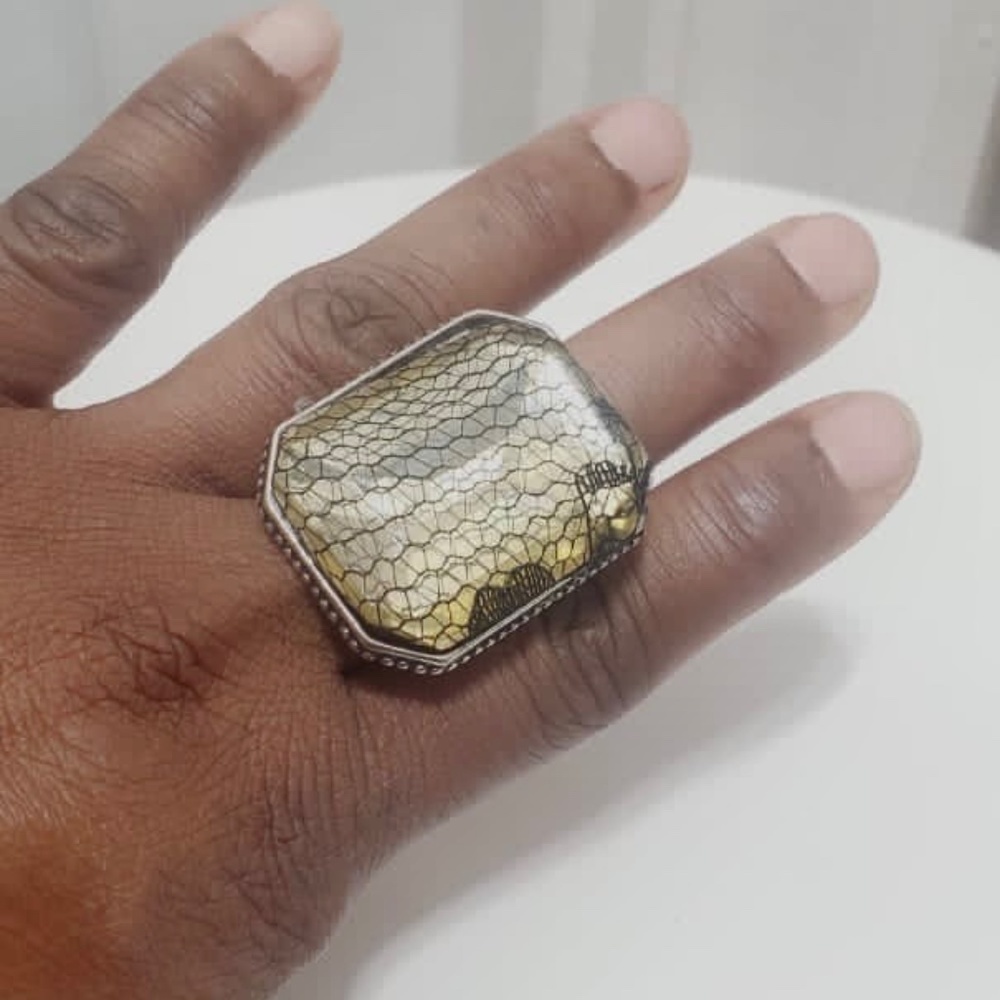 Vintage Resin Rock Ring. 🌴 - Picture 3 of 5